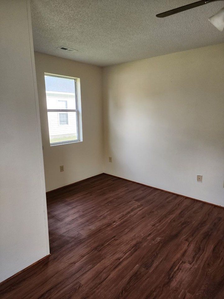 313 Paxton St - Photo 6 of 13