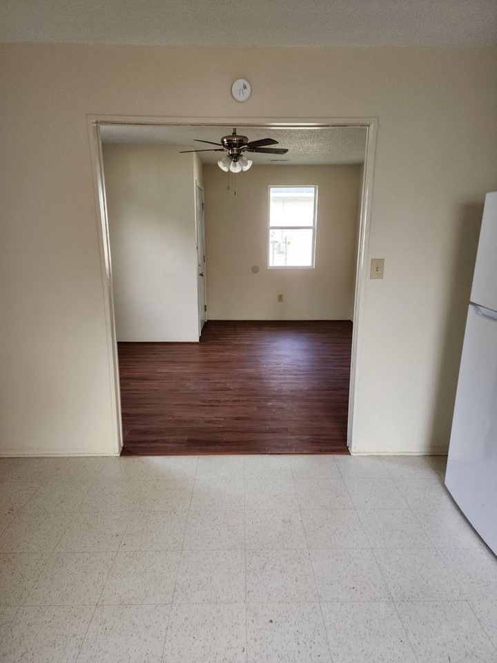 313 Paxton St - Photo 7 of 13