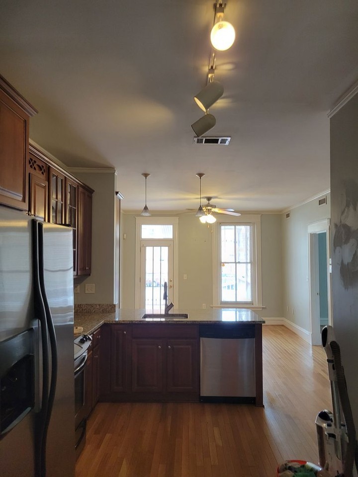 1618 Park Ave - Photo 2 of 8