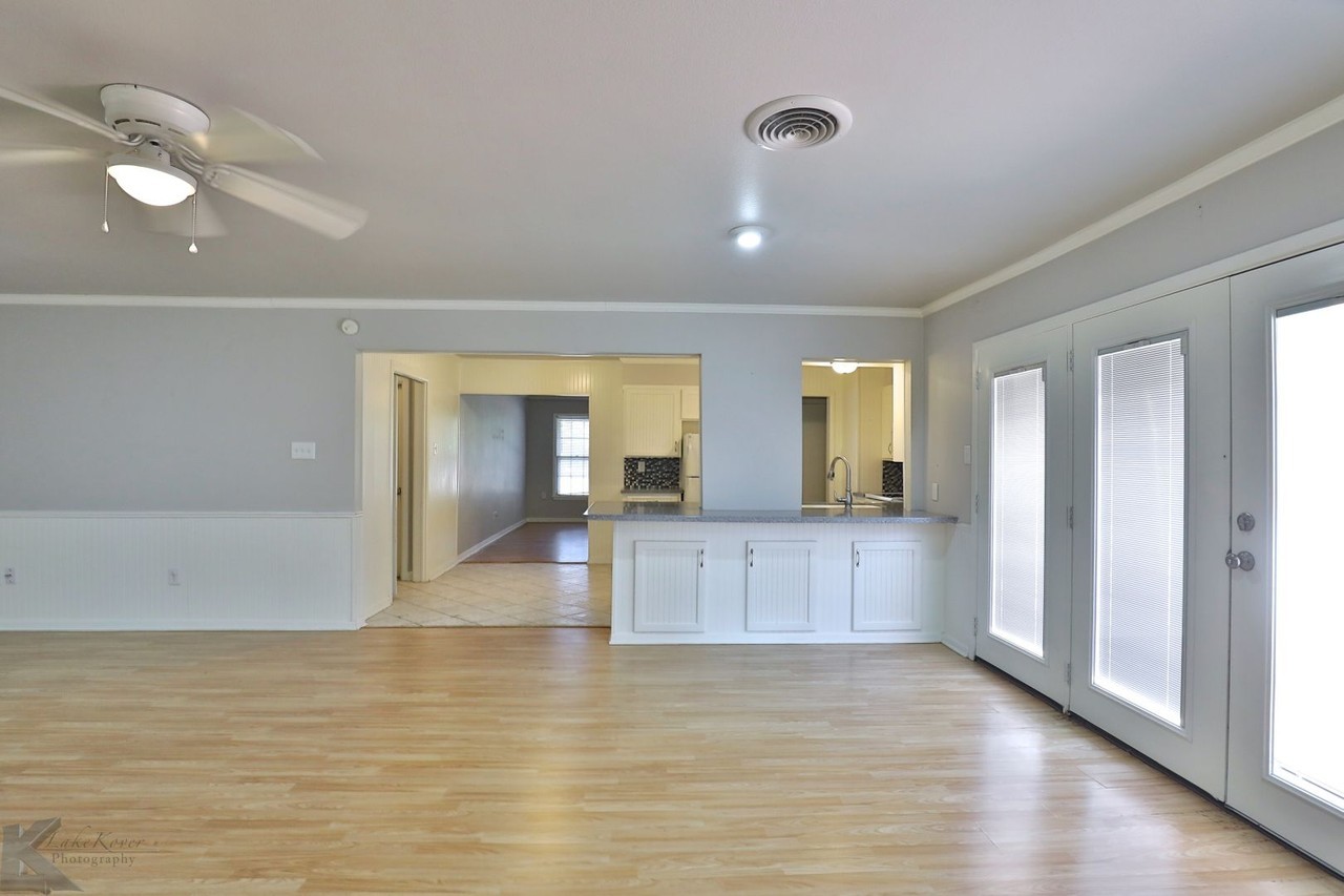 2102 Westview Dr - Photo 6 of 35