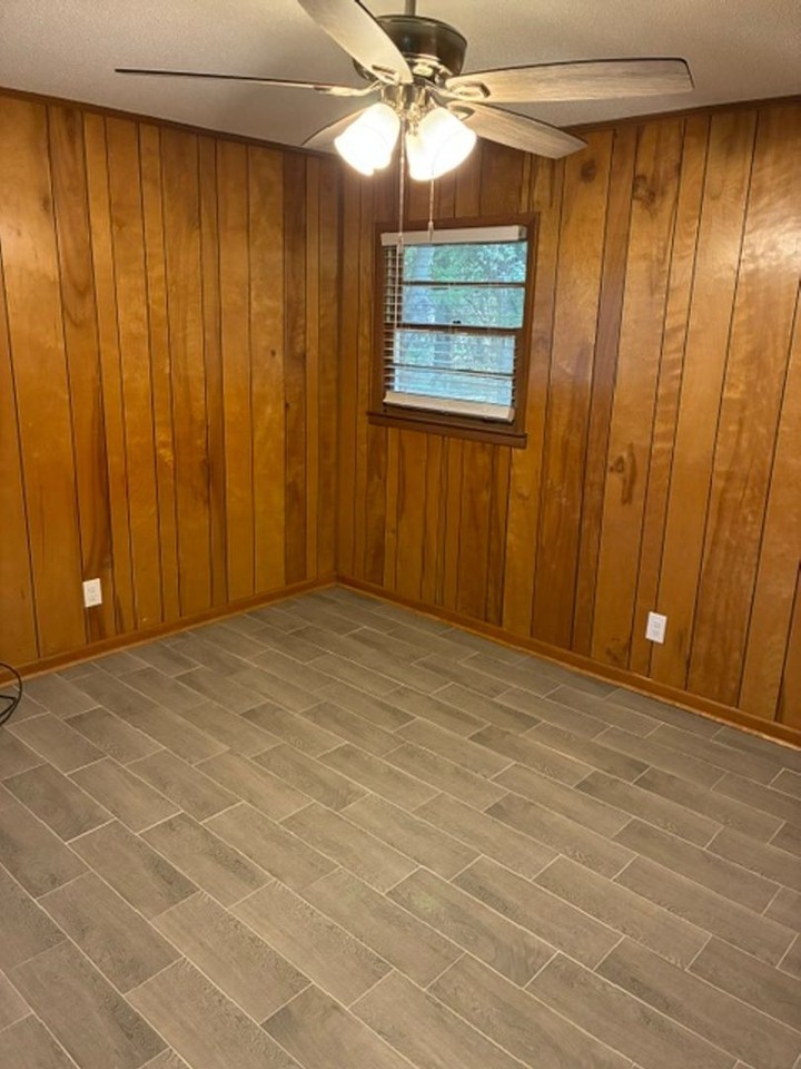 826 Gentry Dr - Photo 4 of 6