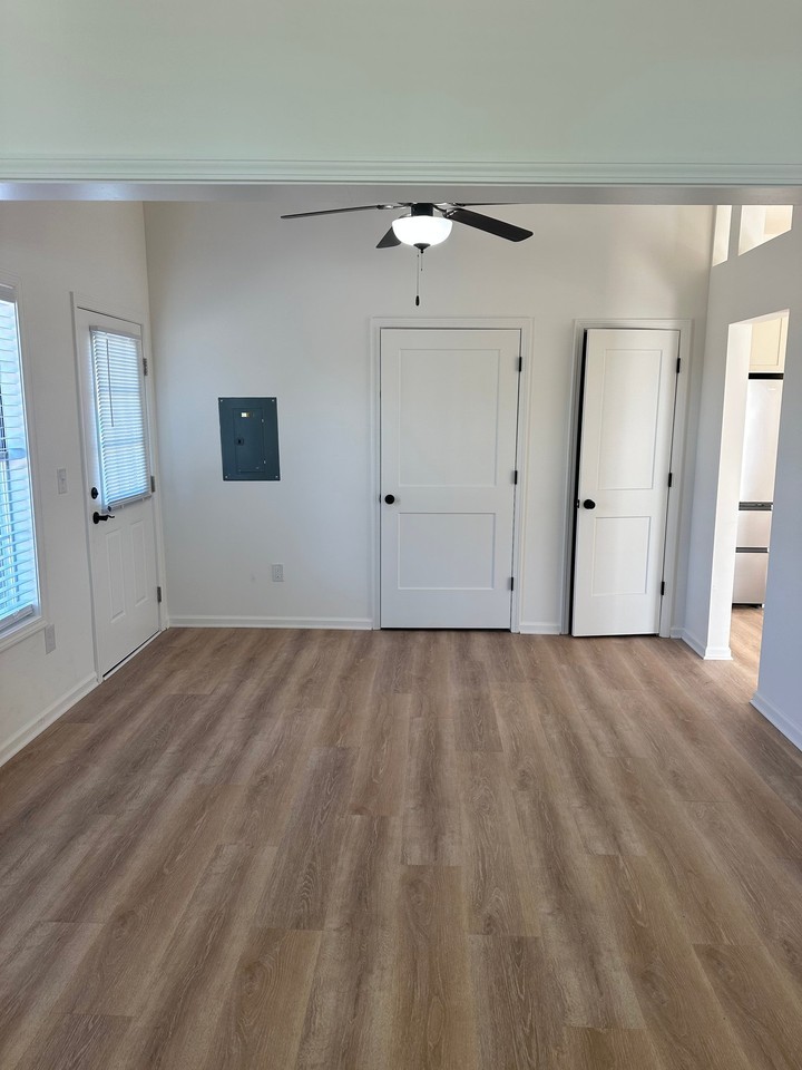 114 Hankins Dr #B - Photo 2 of 12
