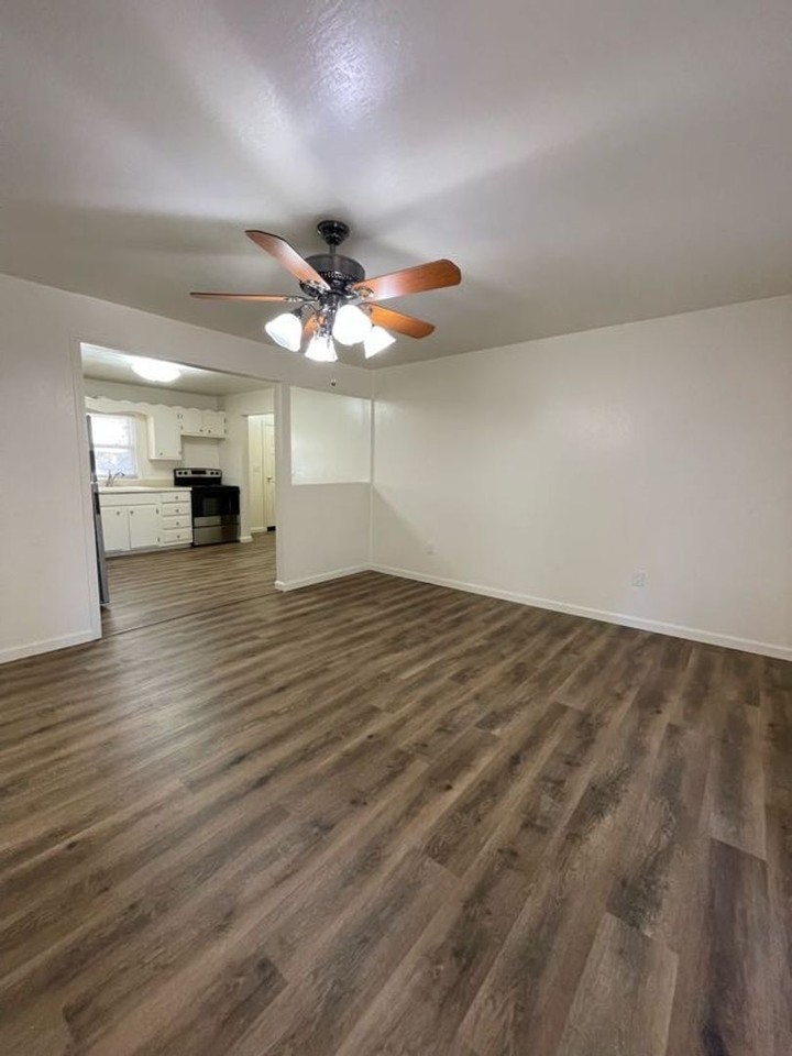 1841 S Missouri Ave - Photo 2 of 10