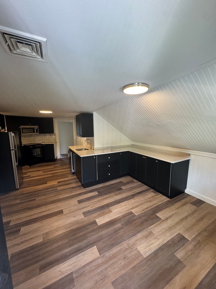 31 Hadley St #3 - Photo 2 of 12
