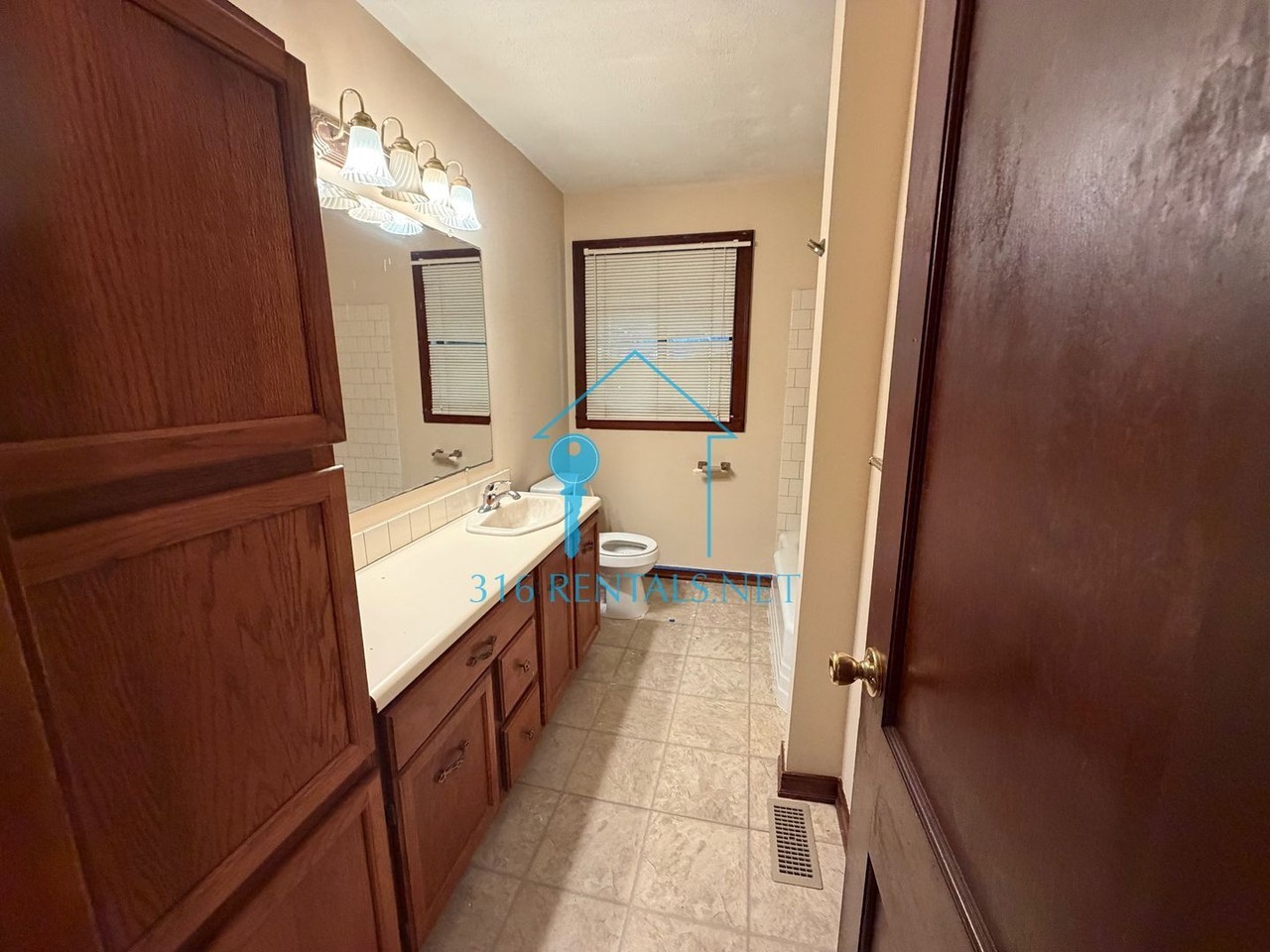 820 N Dellrose Ave - Photo 2 of 7