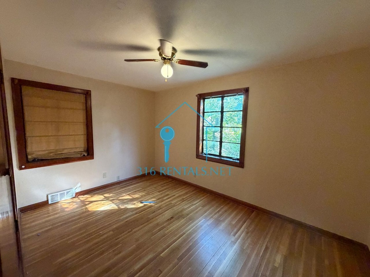 820 N Dellrose Ave - Photo 3 of 7