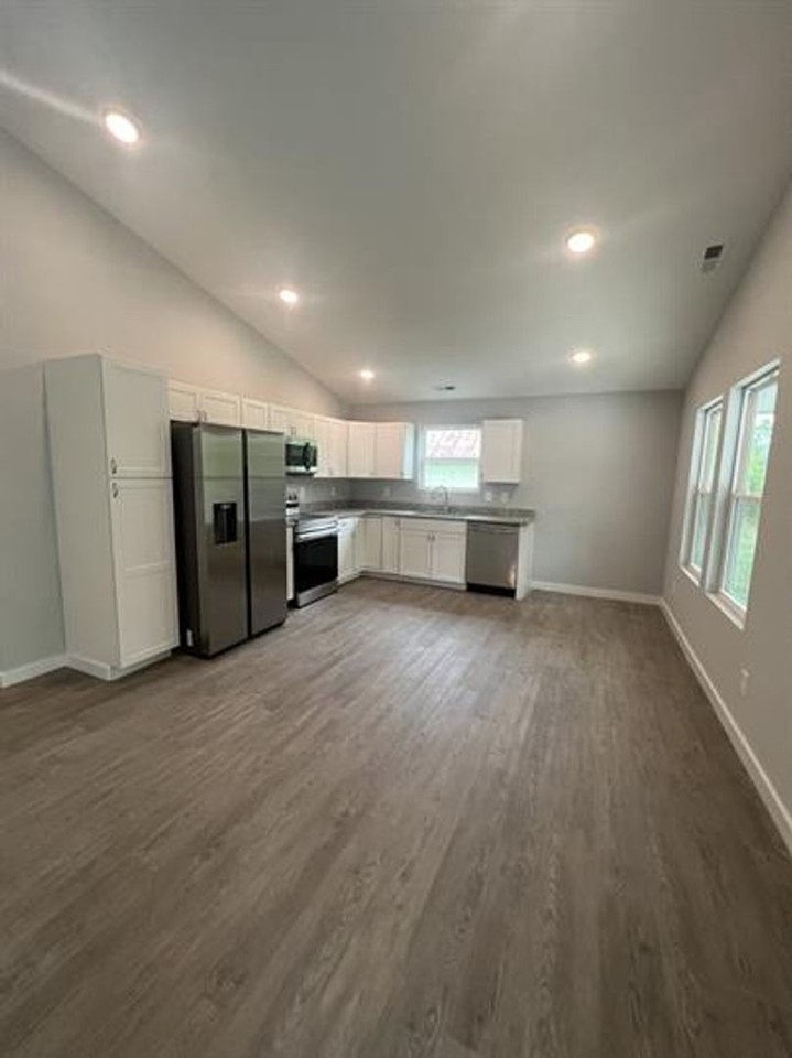 4631 Harsch St - Photo 3 of 10