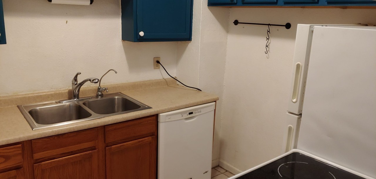 708 E Ohio Ave - Photo 5 of 12