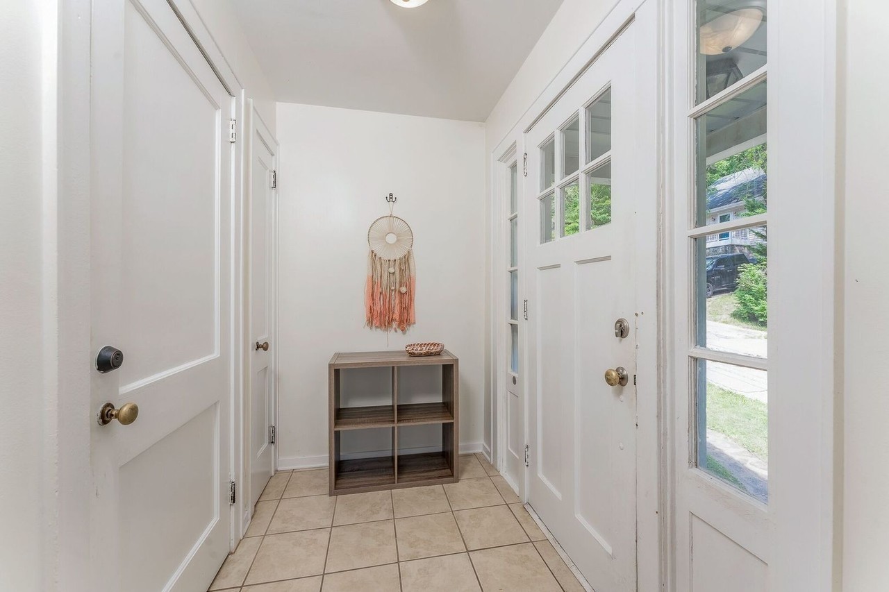 913 Garrison Ave - Photo 2 of 27