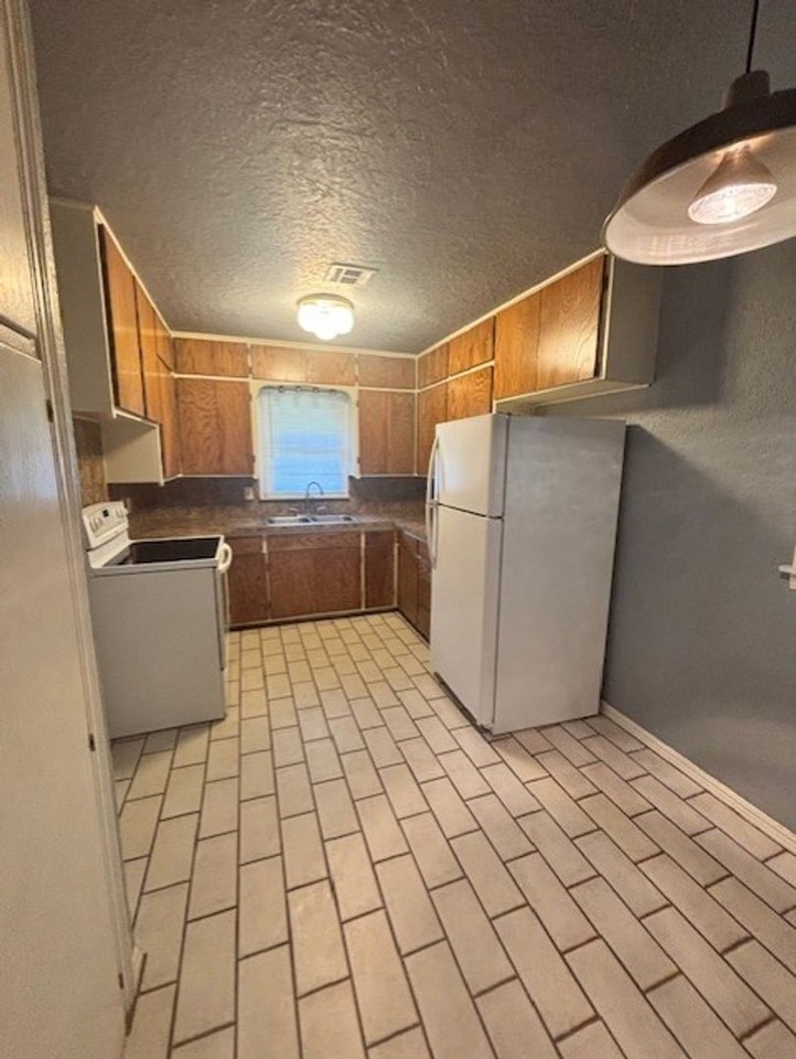 1412 Garfield Ave - Photo 3 of 7