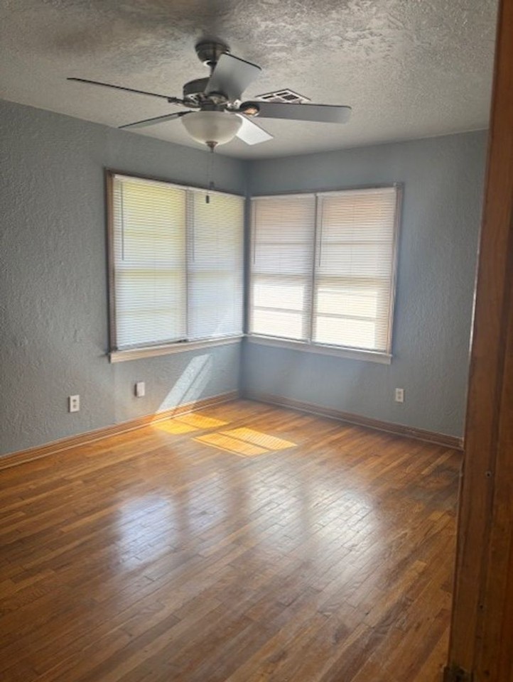 1412 Garfield Ave - Photo 5 of 7