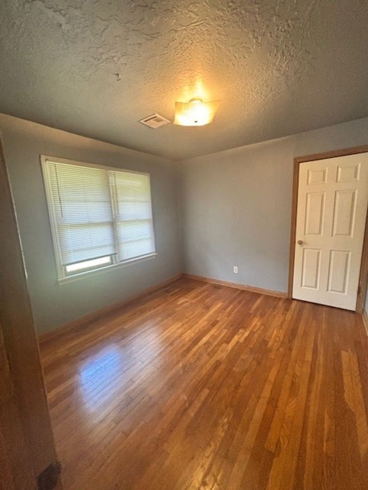 1412 Garfield Ave - Photo 6 of 7