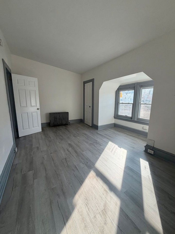 31 N Broad St - Photo 4 of 24