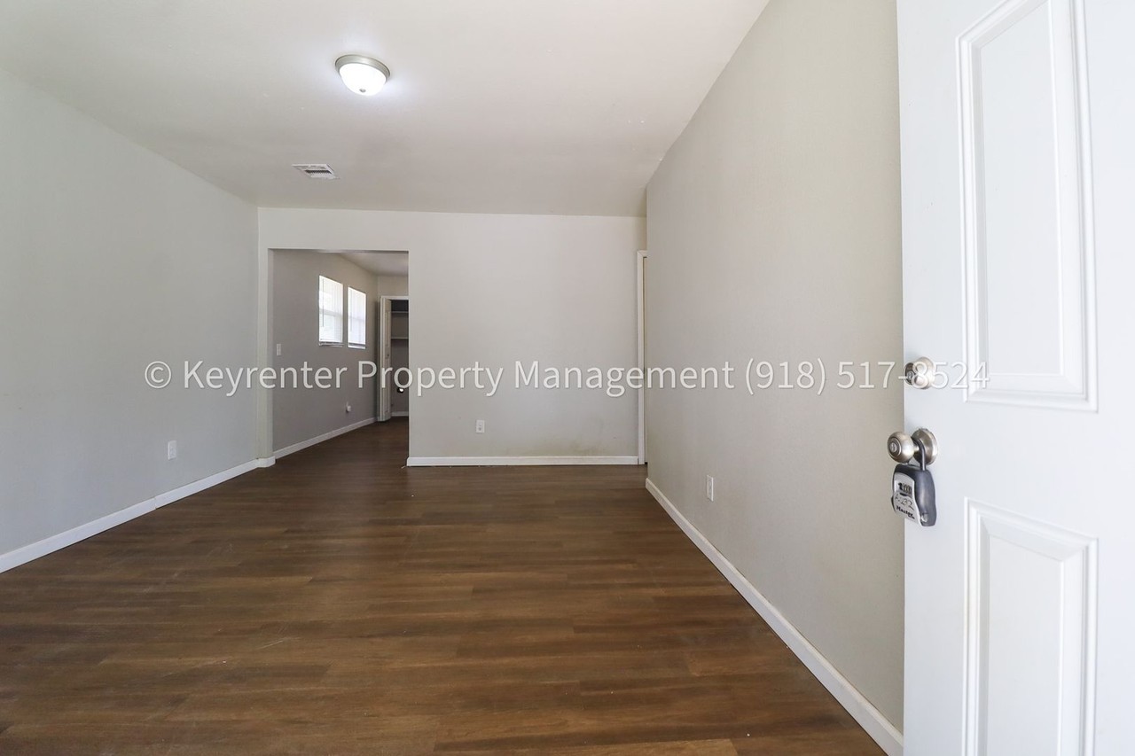 2715 S Louisville Ave - Photo 6 of 24