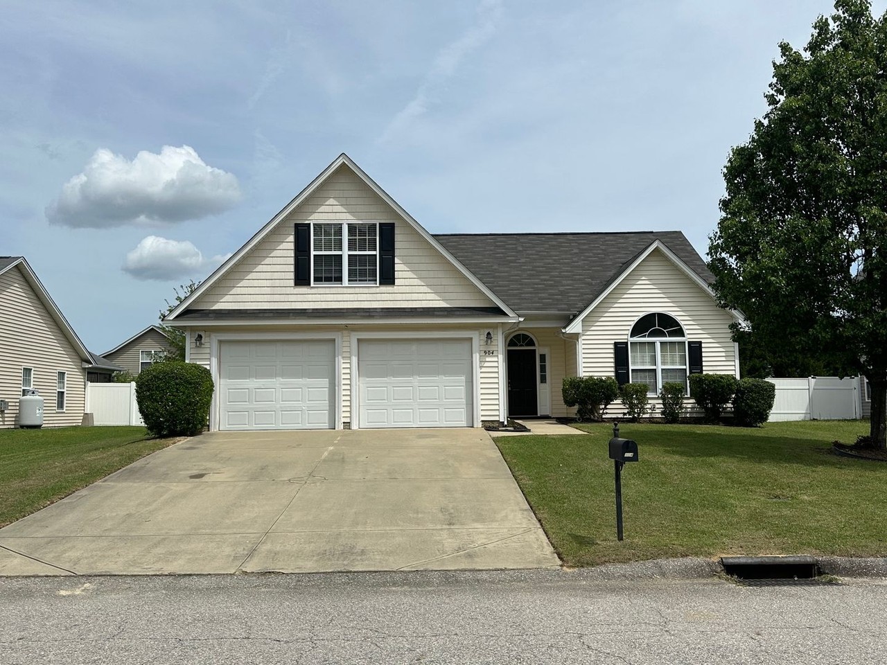 904 Fairfield Cir - Photo 2 of 17