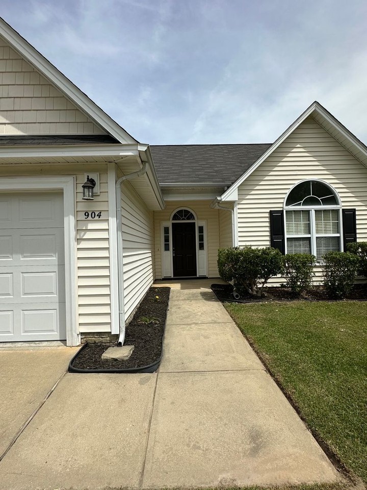 904 Fairfield Cir - Photo 3 of 17