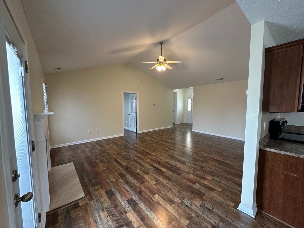 904 Fairfield Cir - Photo 5 of 17