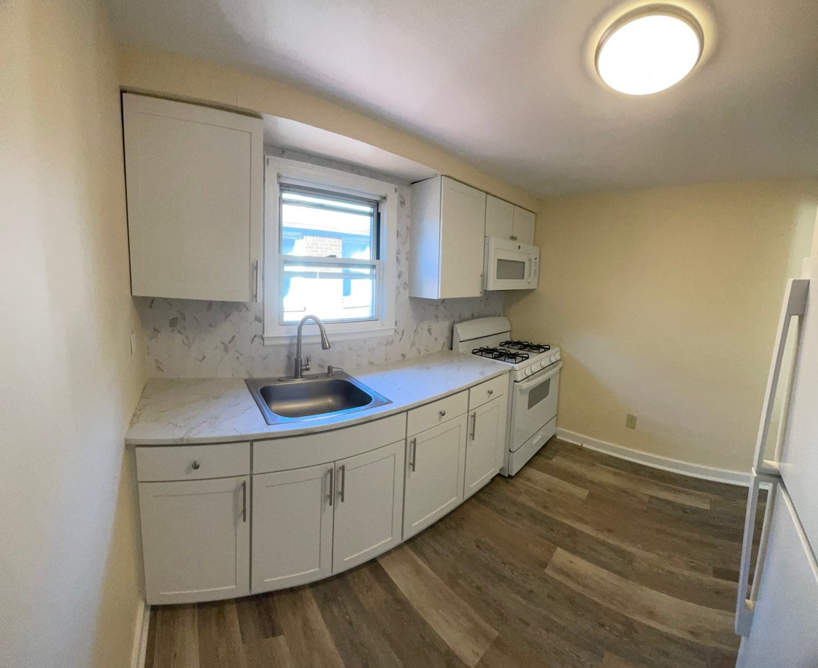 211 Burdine Ave #2ndFL - Photo 7 of 12