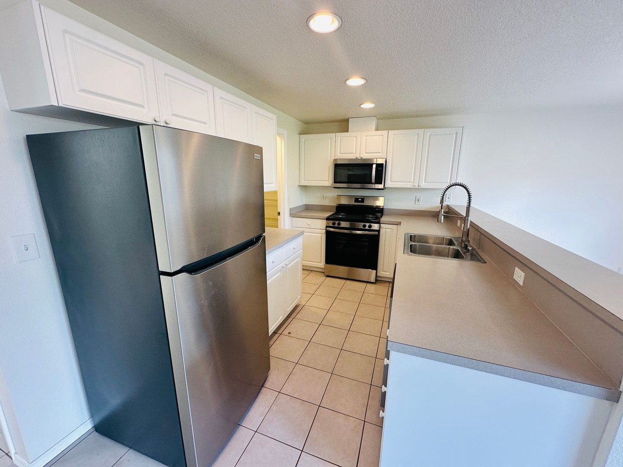 1808 Ne 154th St - Photo 4 of 24