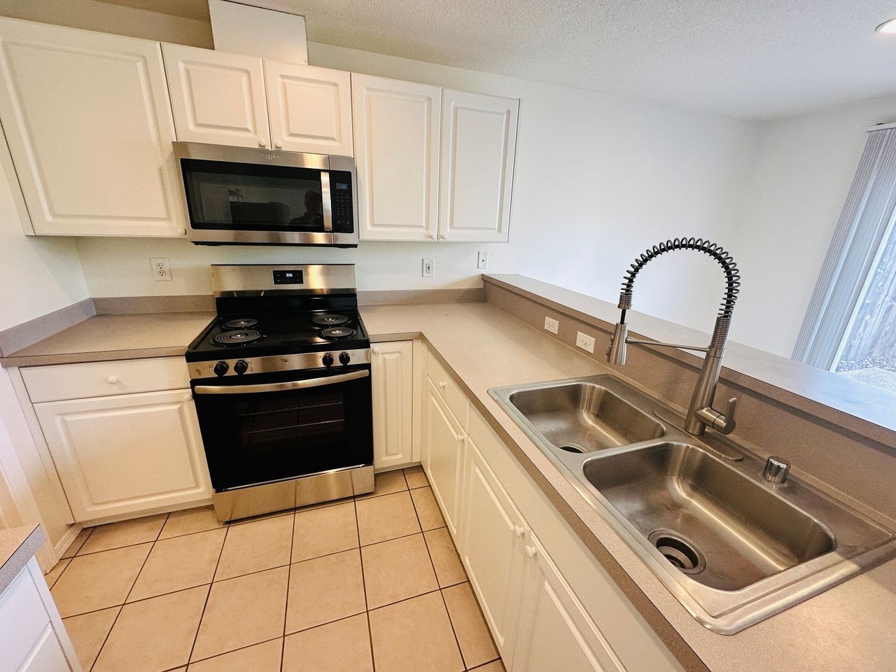 1808 Ne 154th St - Photo 6 of 24