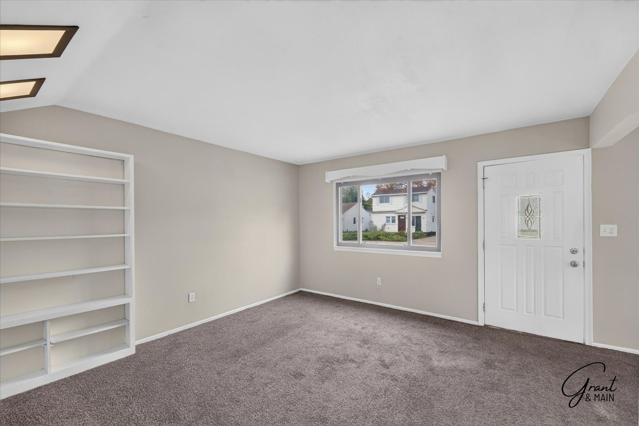 14096 Hendricks Ave - Photo 4 of 22