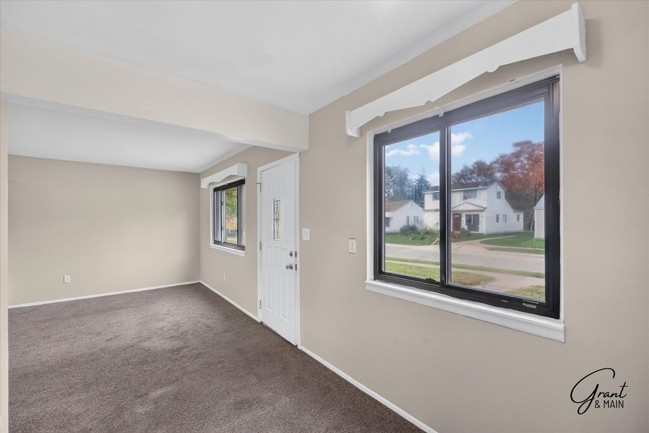 14096 Hendricks Ave - Photo 6 of 22