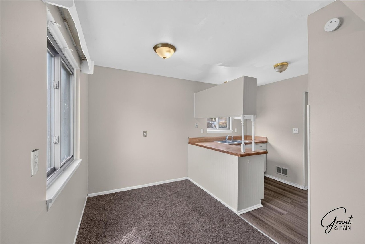 14096 Hendricks Ave - Photo 7 of 22