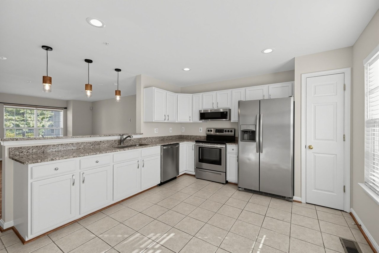 7418 Belgravia Ln - Photo 4 of 31