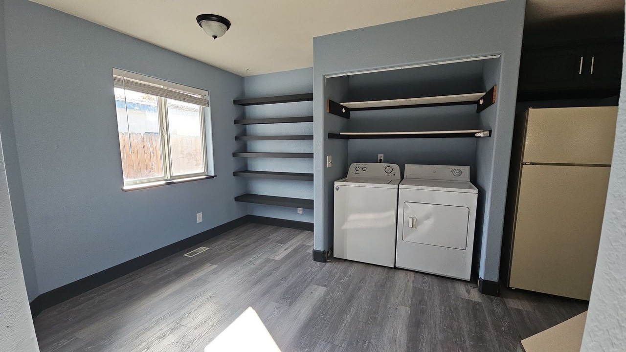 11 Se 9th St - Photo 5 of 8