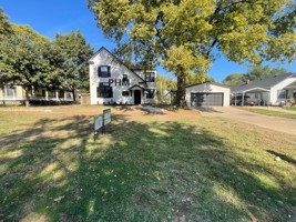 featured image of 715 W Harvey Ave