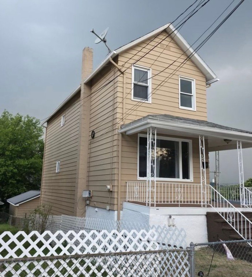 161 Johnson St - Photo 2 of 20