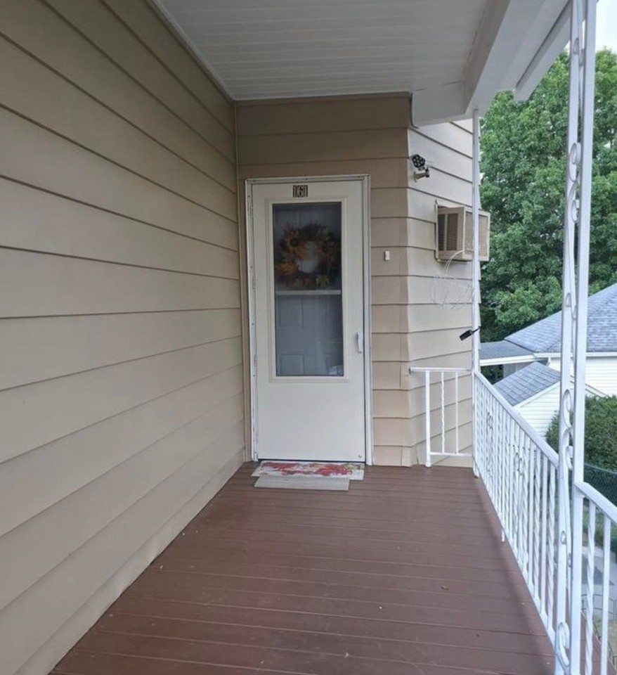 161 Johnson St - Photo 4 of 20