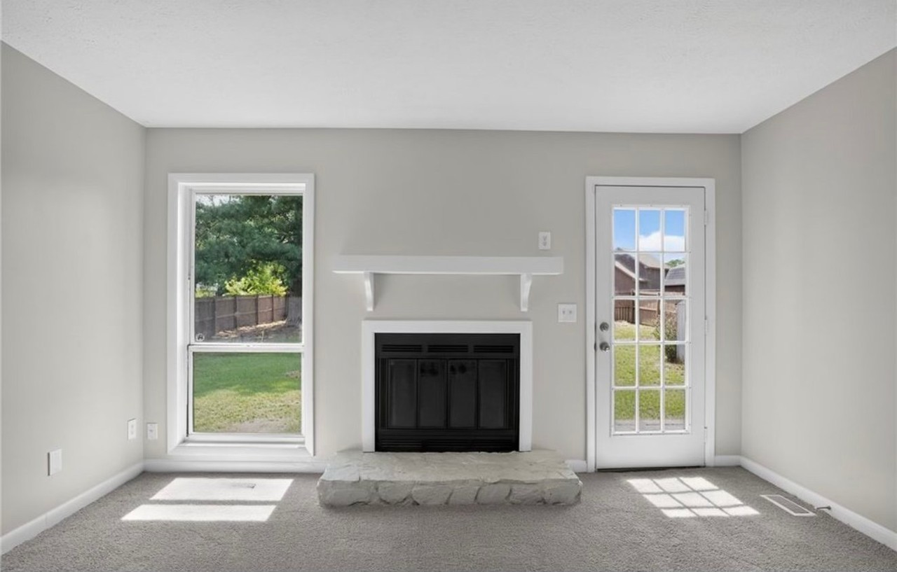 6874 Kingsgate Dr - Photo 4 of 16