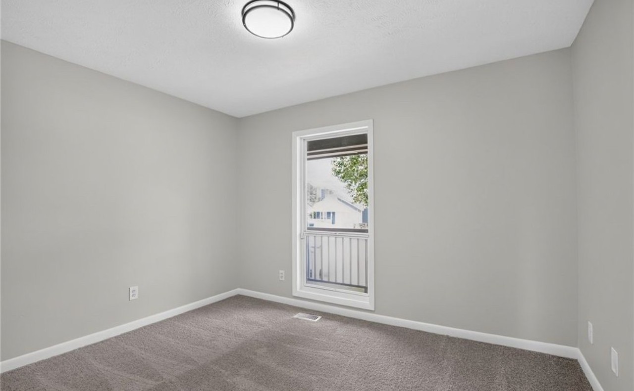 6874 Kingsgate Dr - Photo 5 of 16