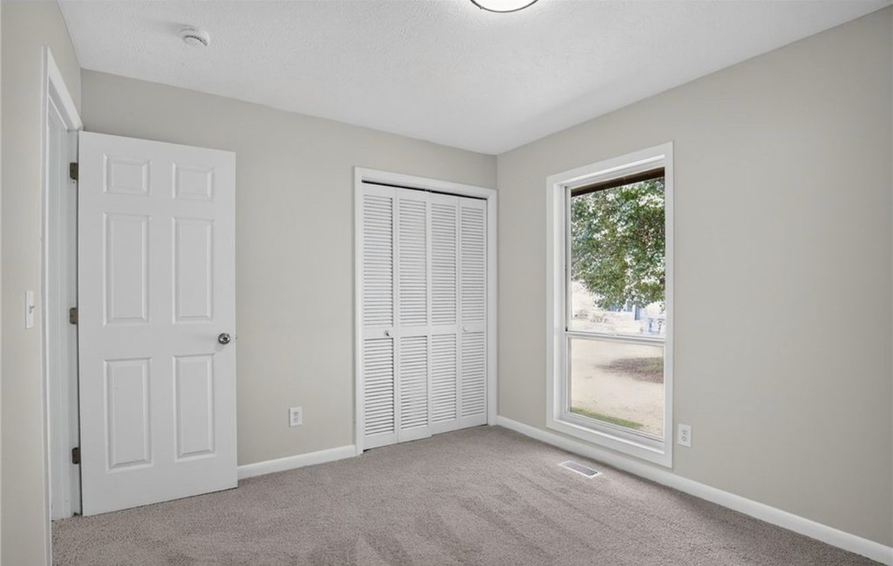 6874 Kingsgate Dr - Photo 6 of 16