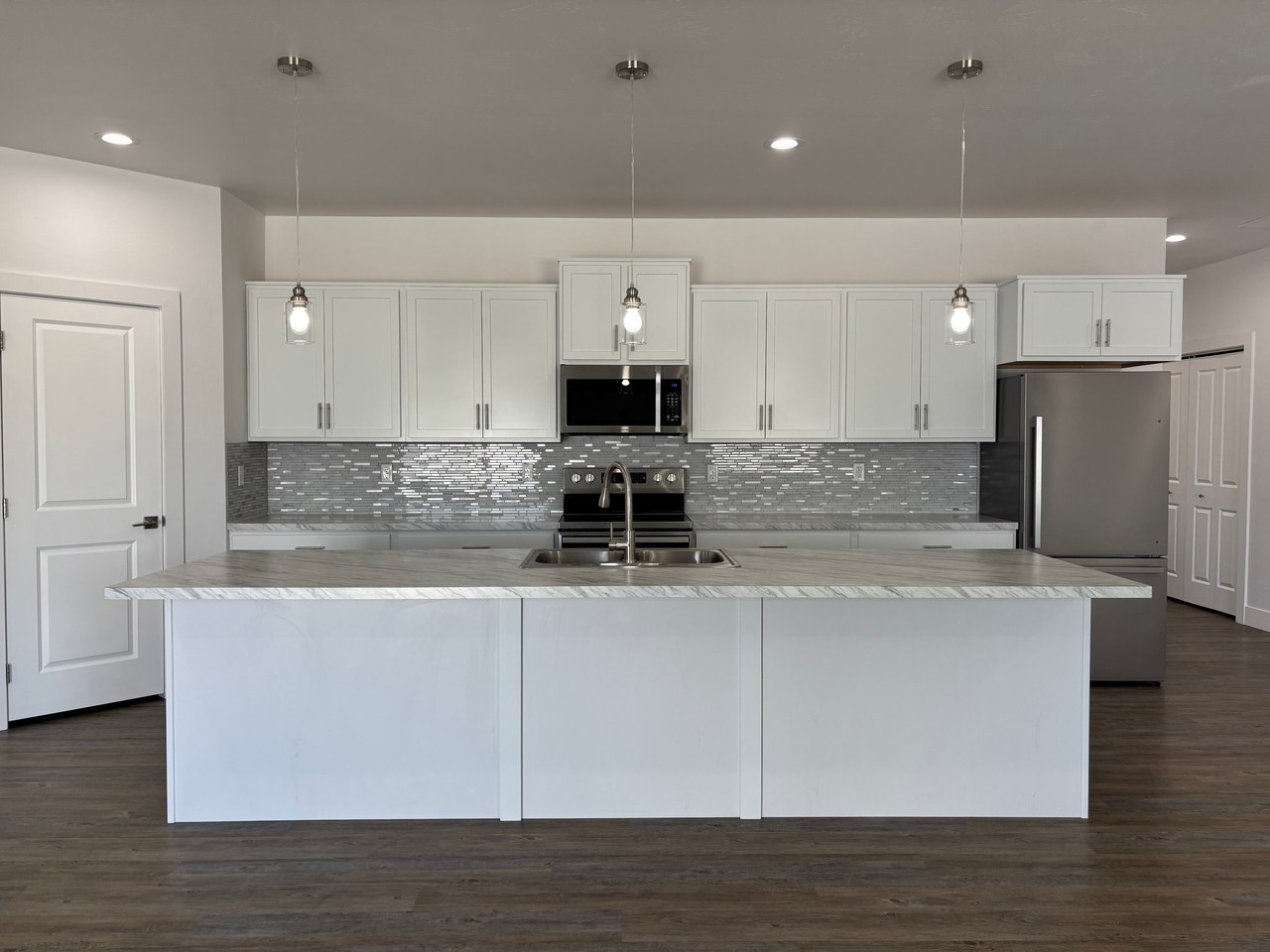 717 Cheri Ct - Photo 3 of 19