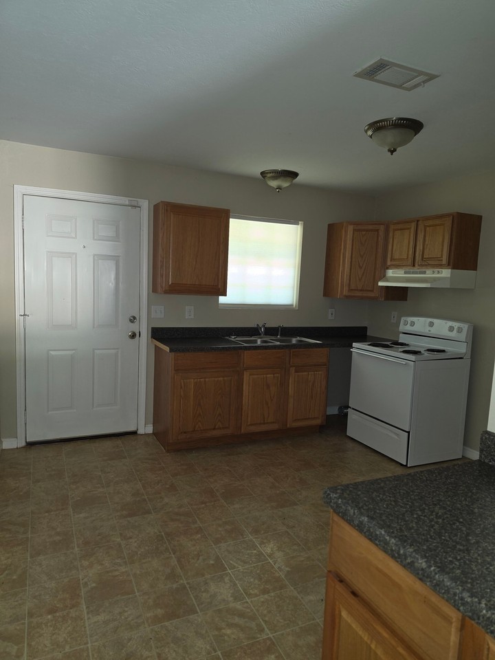 505 Mcfarland St #5 - Photo 5 of 10