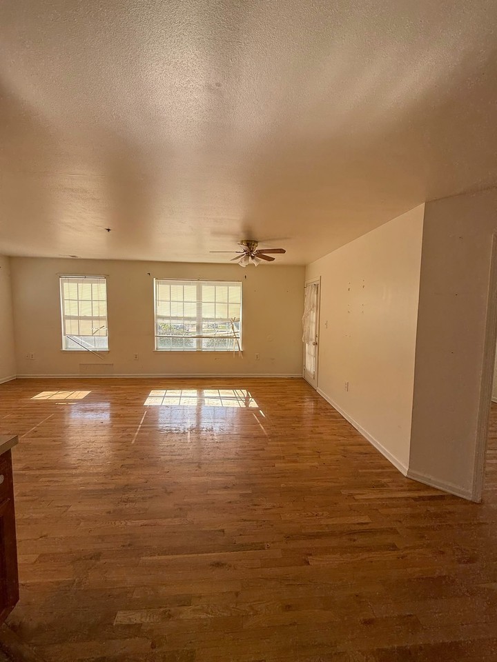 910 Ocean Ave #102 - Photo 3 of 14