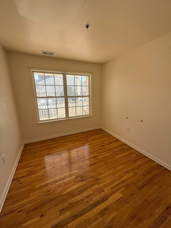 910 Ocean Ave #102 - Photo 5 of 14