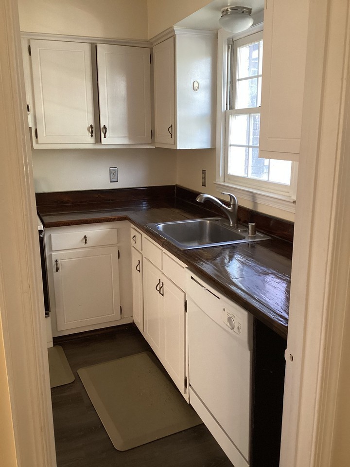1044 Ramsgate Ct #C - Photo 5 of 26