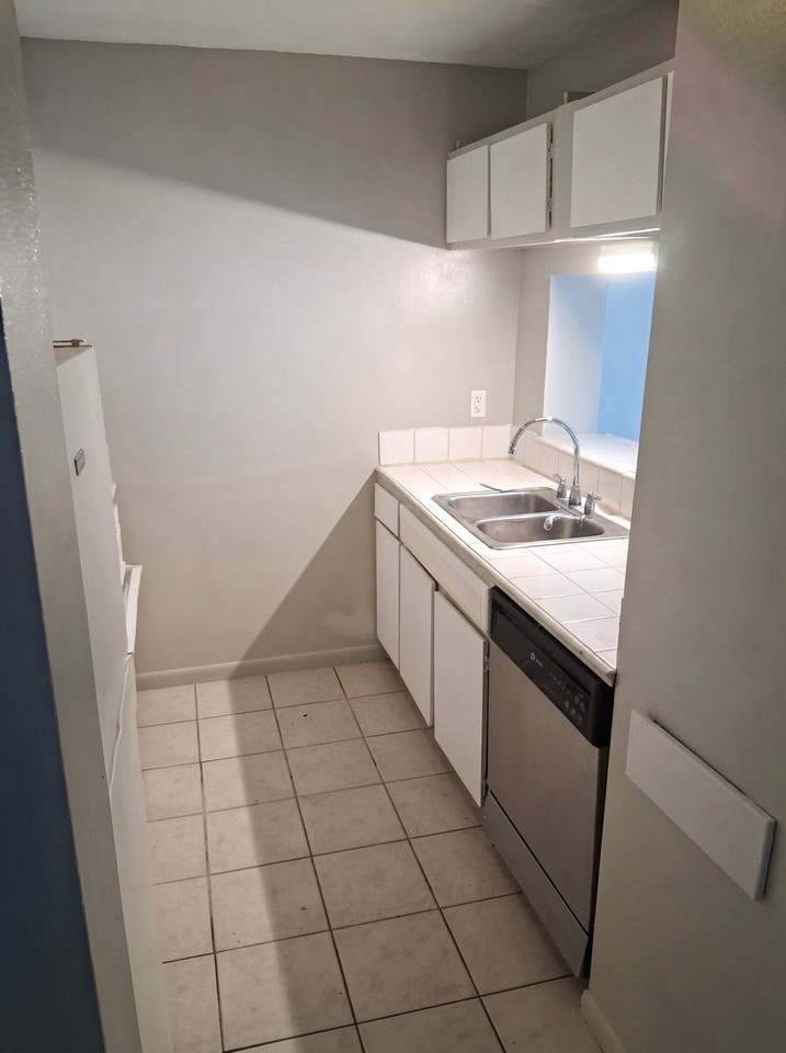 124 N Meyers Dr #A - Photo 3 of 3