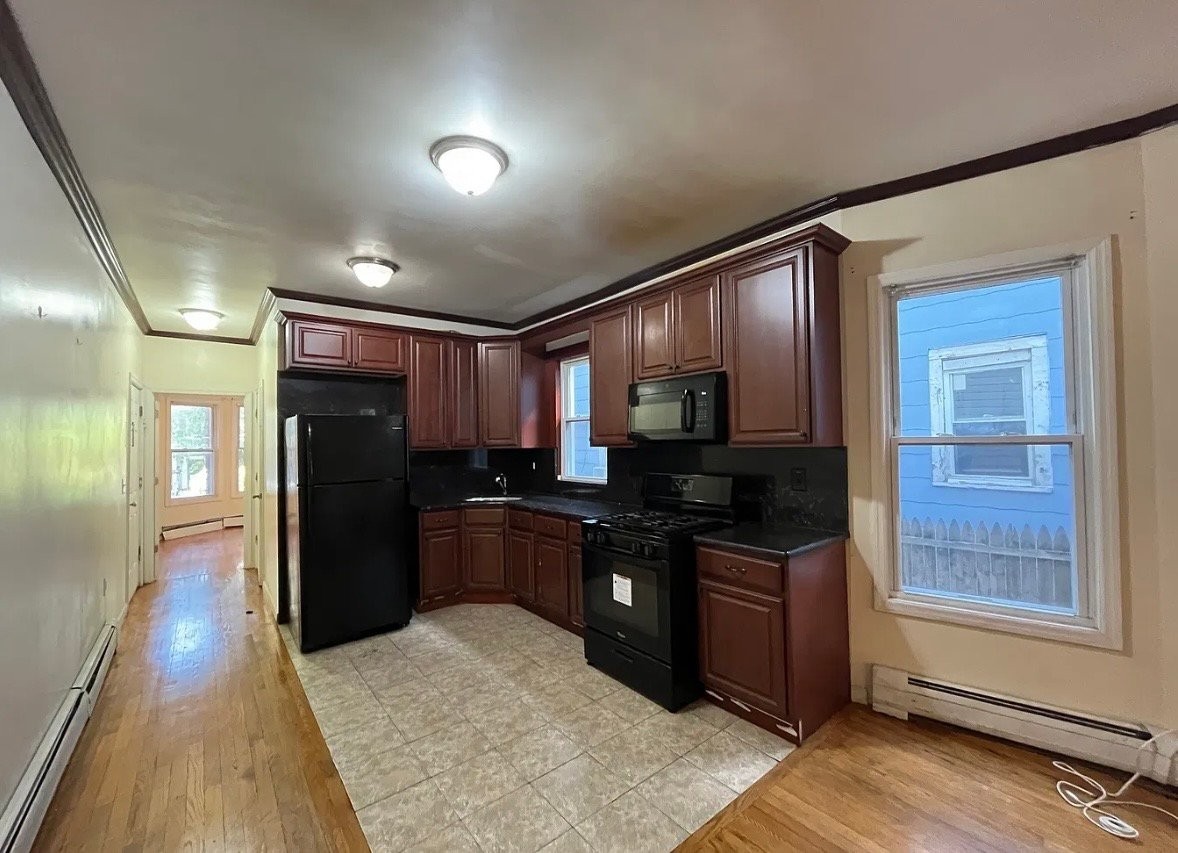 262 Bergen Ave #1L - Photo 2 of 7