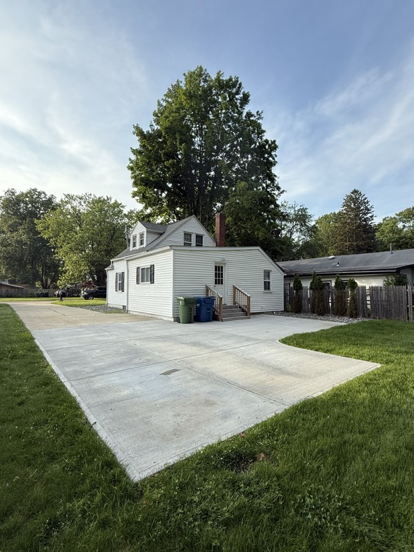 36370 S Riverview Dr - Photo 2 of 11