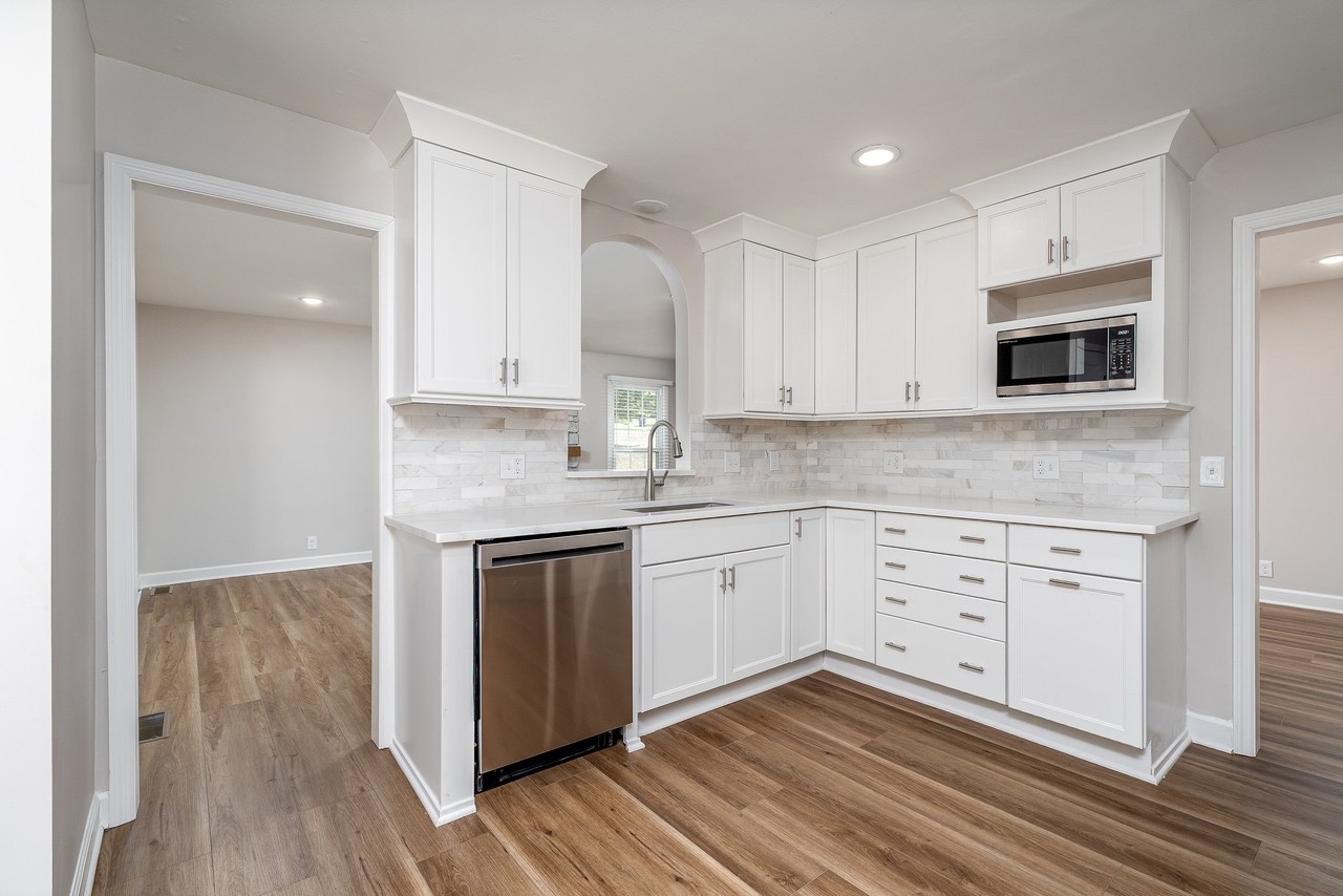 1207 Holly Hill Dr - Photo 2 of 19