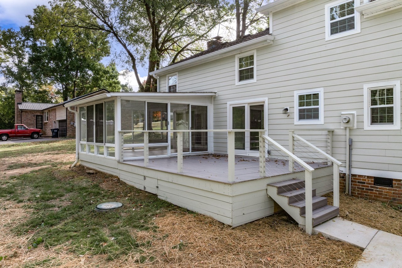 1207 Holly Hill Dr - Photo 4 of 19