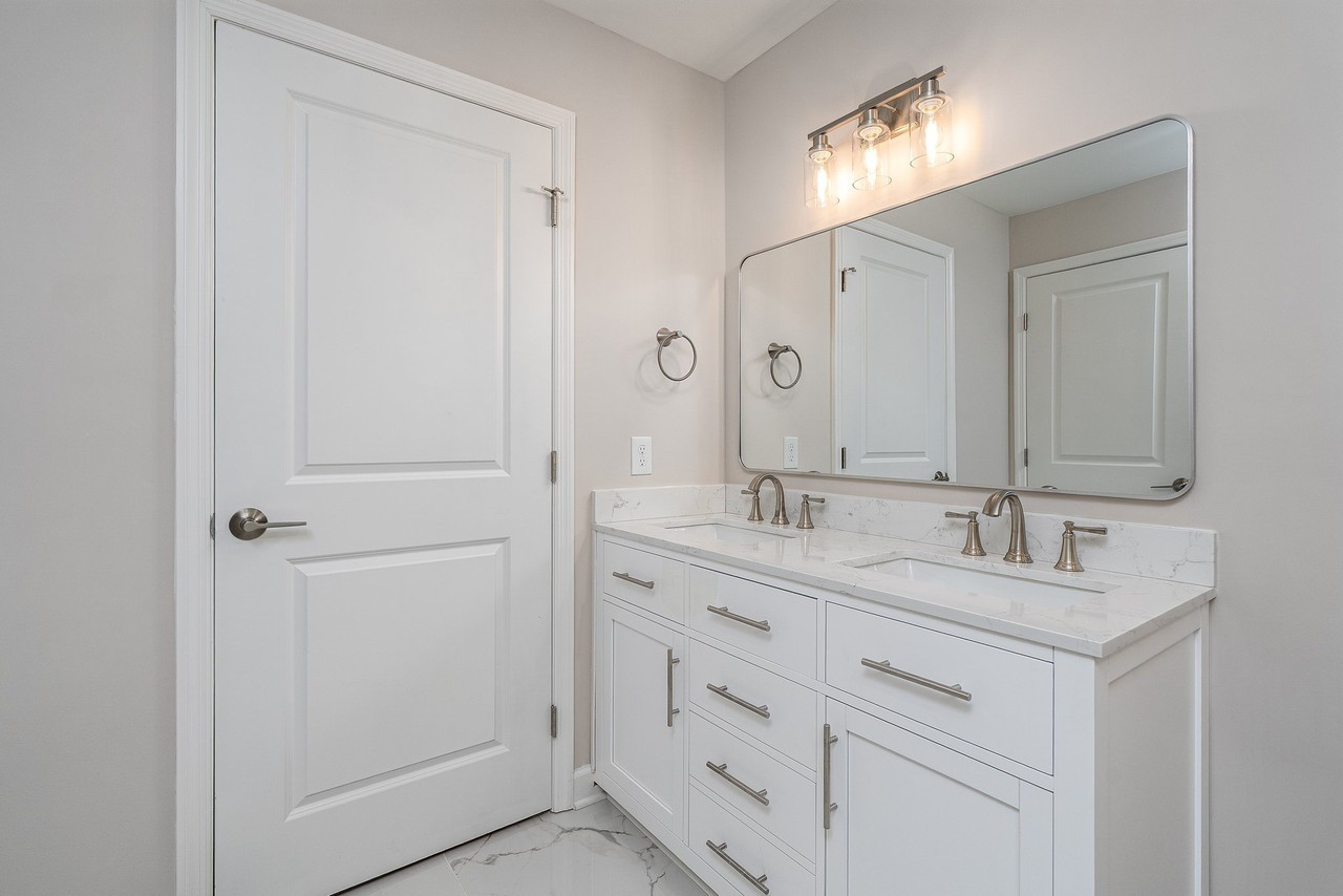 1207 Holly Hill Dr - Photo 5 of 19