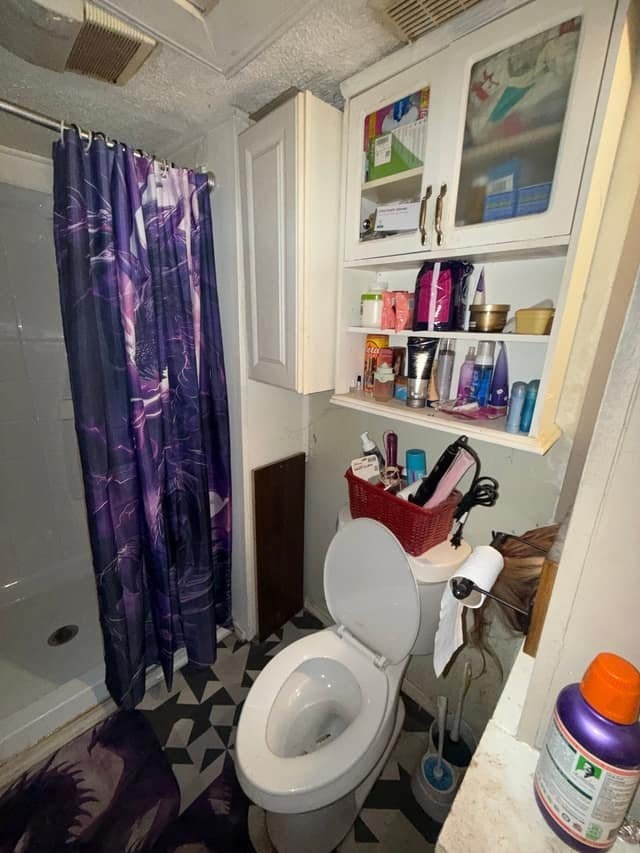 1206 Markham St - Photo 5 of 20