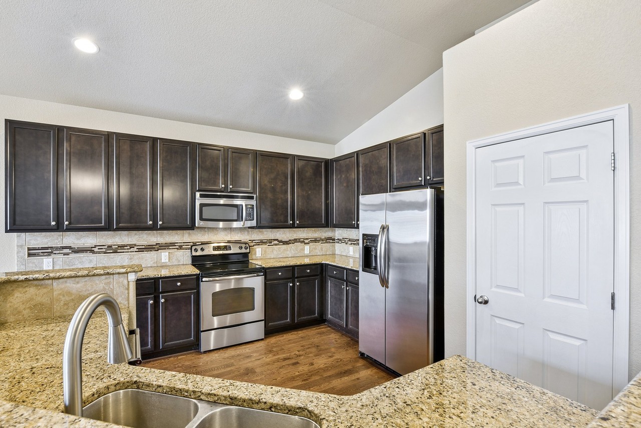 6470 Vickie Ln - Photo 3 of 18