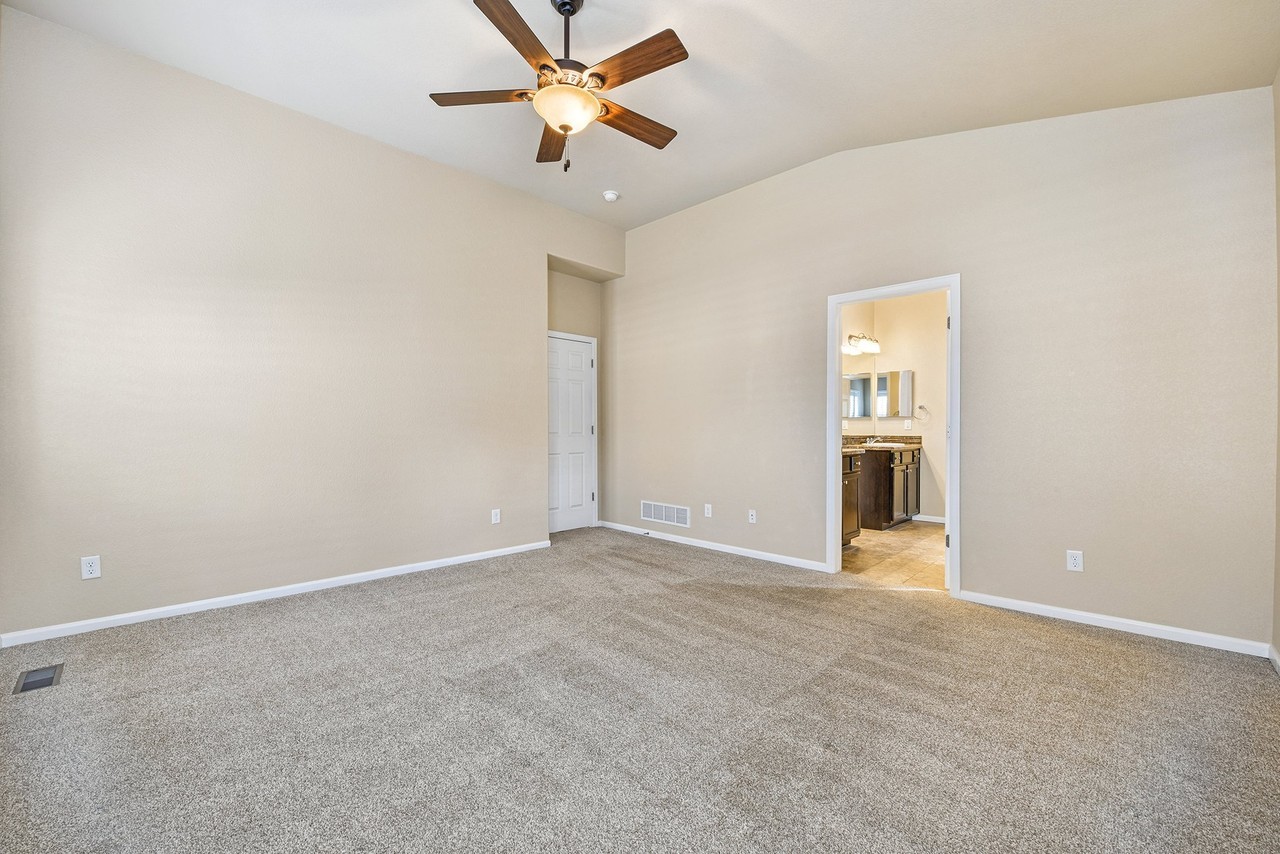 6470 Vickie Ln - Photo 5 of 18