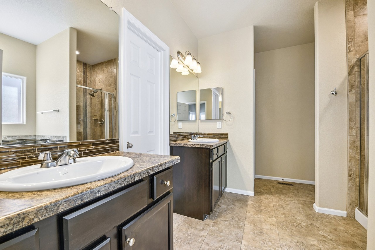 6470 Vickie Ln - Photo 6 of 18